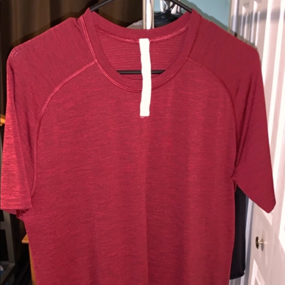 Metal Vent Tech short sleeve MEDIUM. Red
